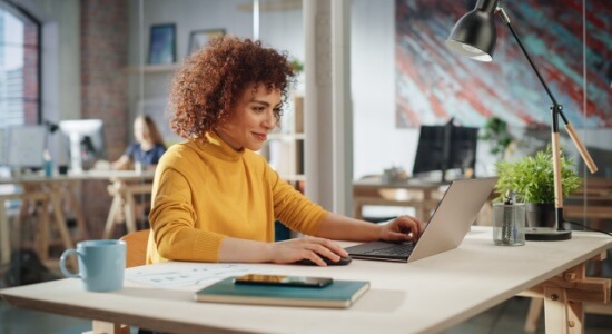 A happy project manager who enjoys writing assignments, browsing the internet, and creating a marketing plan.